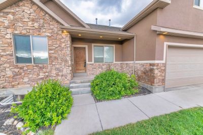 Increase the Curb Appeal of the Home with Stone Veneer Siding Installation!